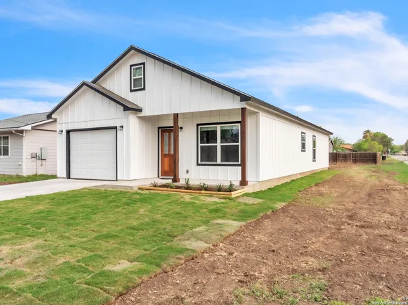 1702 17th, Hondo, TX 78861