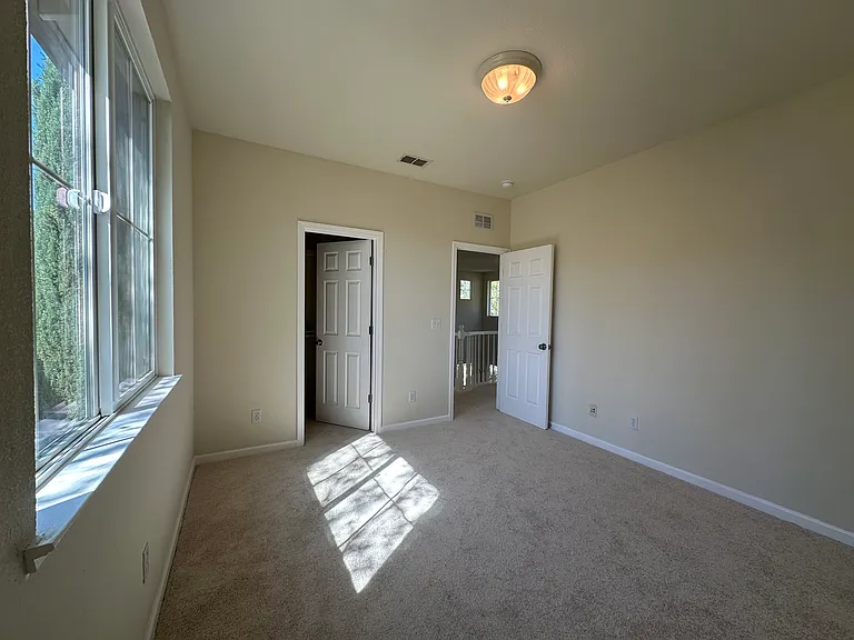 322 S Central Pkwy — Photo 26