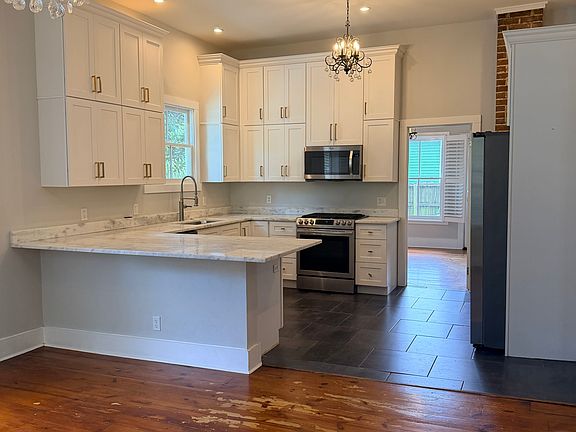 3rd image of 363 Marine St