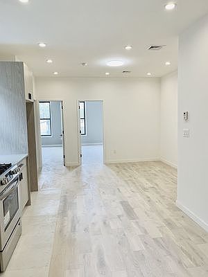4th image of 395 Stanhope St #B