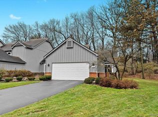 28570 Venice Cir, Farmington, MI 48334