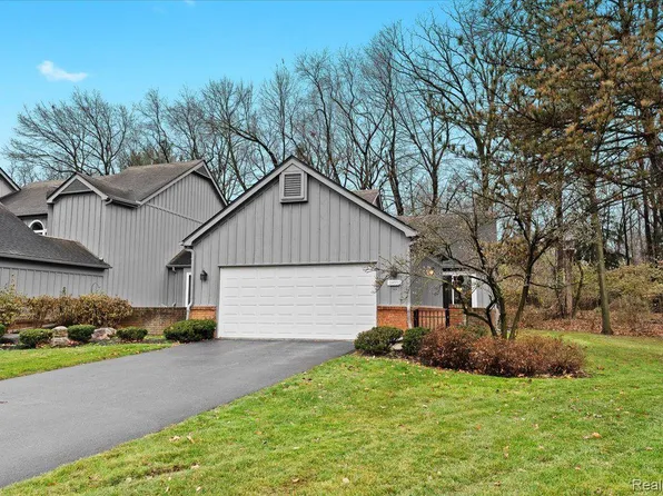28570 Venice Cir, Farmington, MI 48334