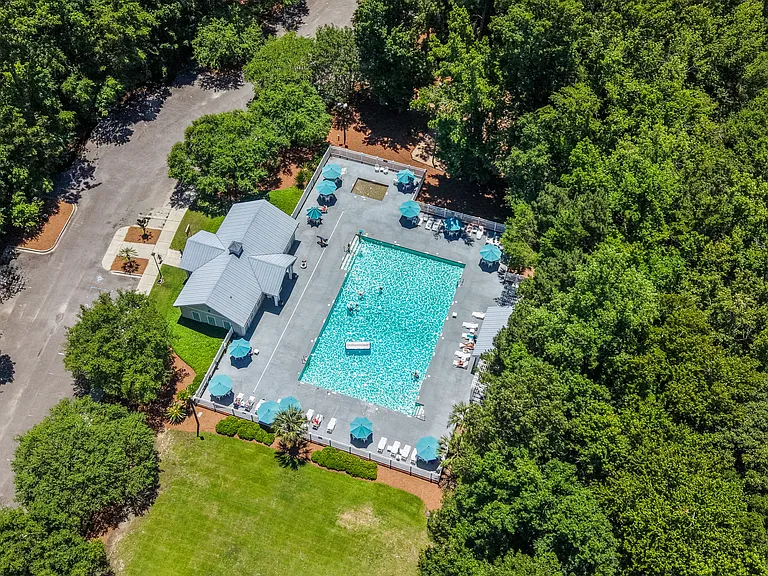 706 Beverly Dr — Photo 9