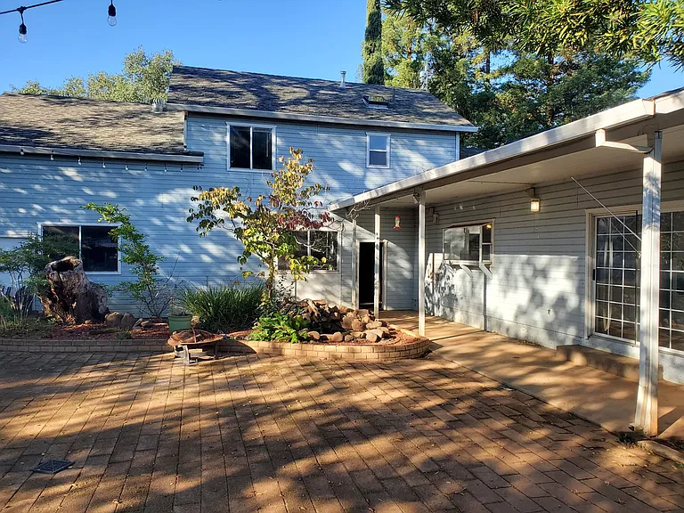 1661 Manzanita Ave — Photo 21