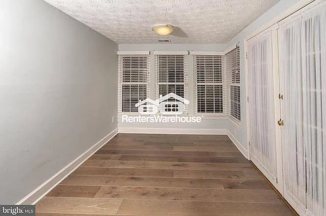 805 Deering Rd — Photo 4