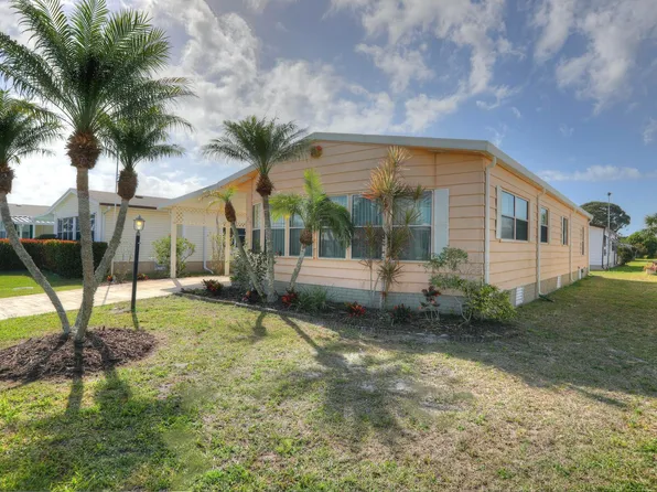 511 Royal Tern Dr, Barefoot Bay, FL 32976