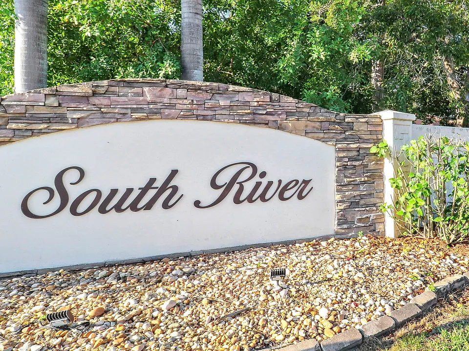 540 SW South River Dr