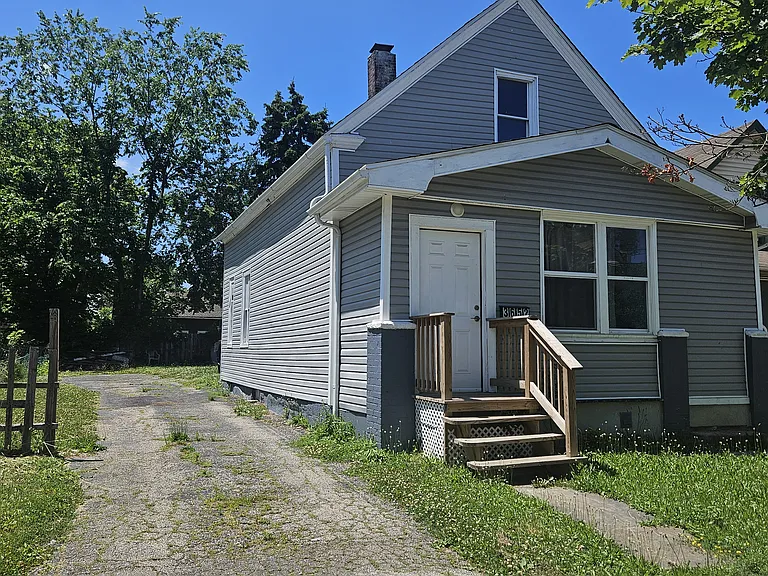 3652 E 47th St — Photo 2