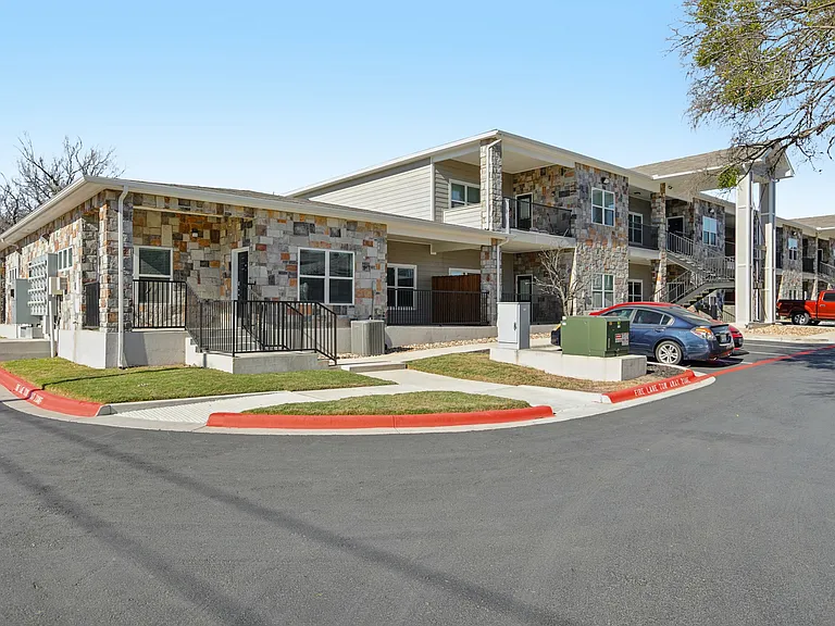 Horseshoe Apartments — Photo 33
