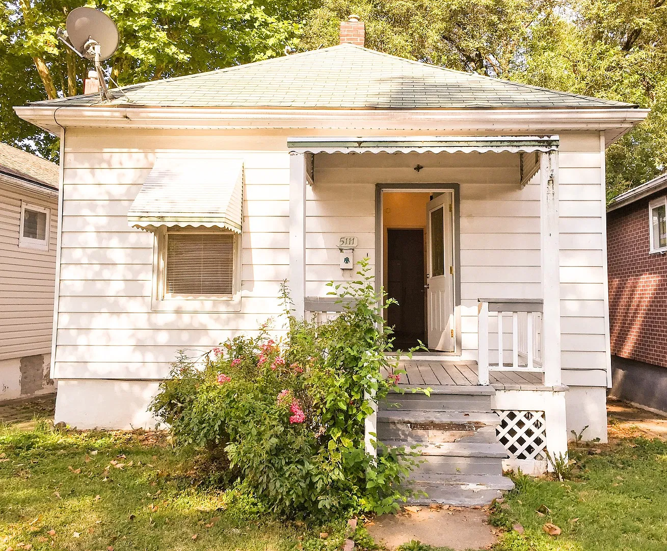 2BR/1BA Single Family House with basement work-space and big yard! — Photo 4