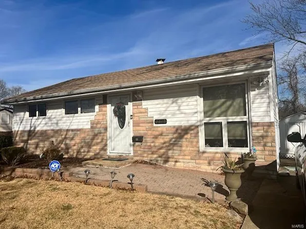 7813 Paddington Dr, Saint Louis, MO 63121