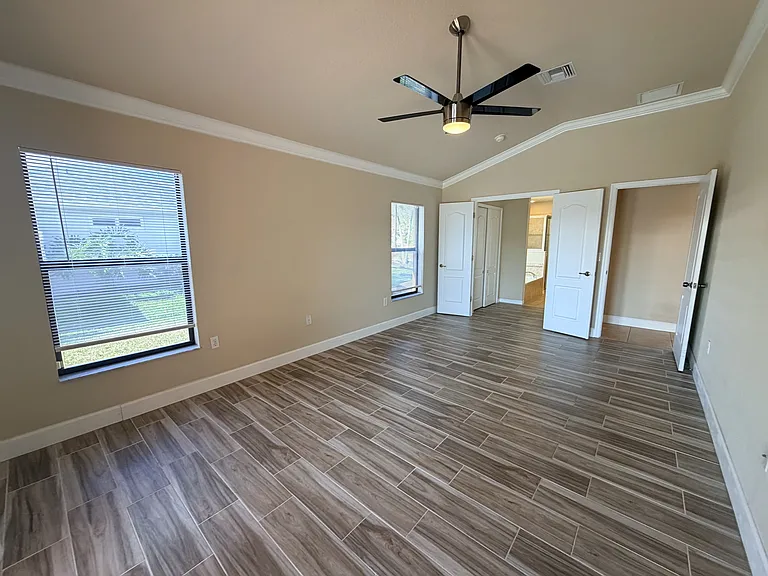 2110 SW 38th Ter — Photo 23