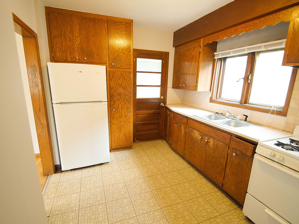 2nd image of 3018 Logan Ave N