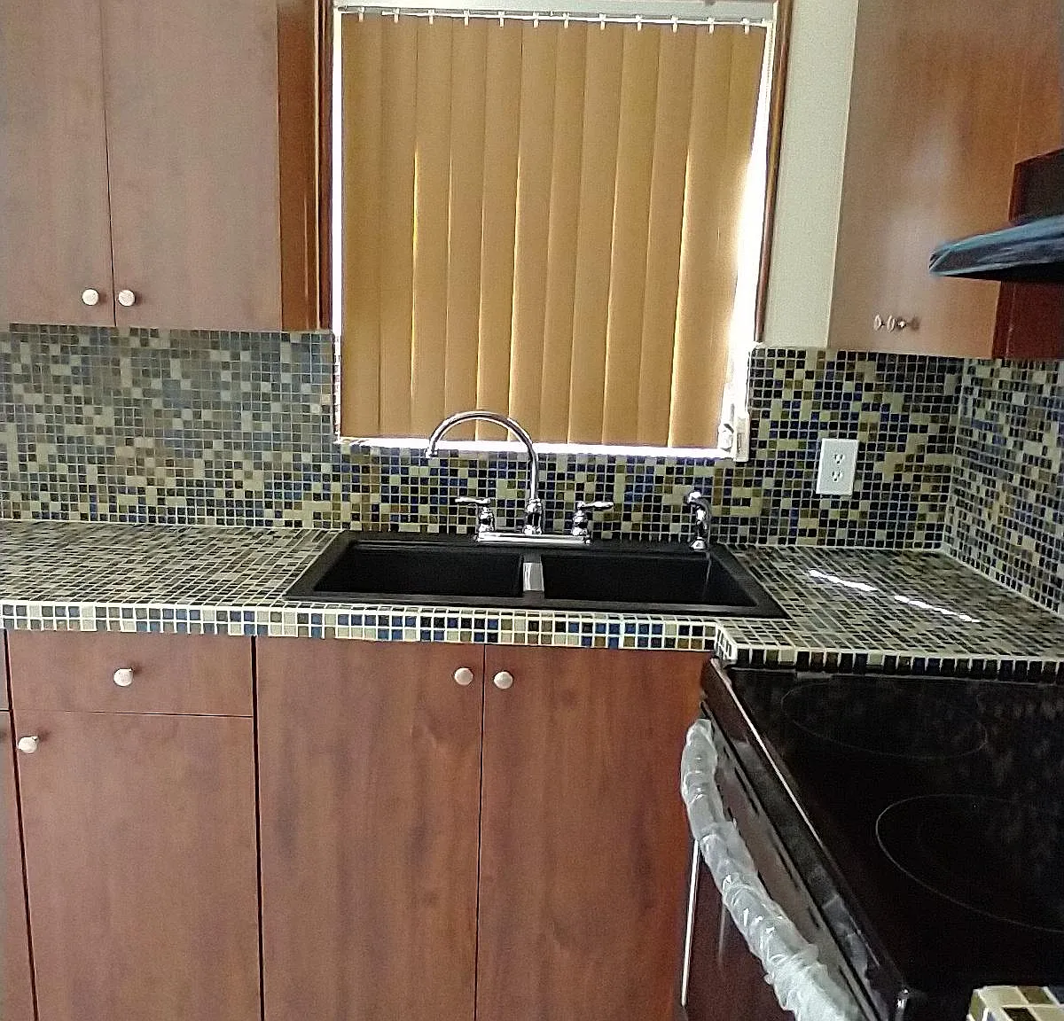 W 43rd Pl, Hialeah — Photo 2