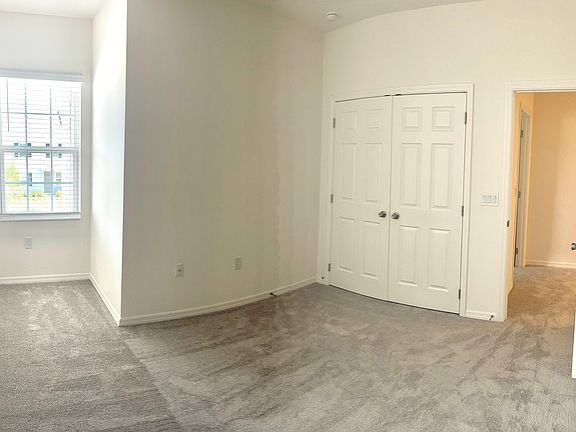 5th image of 1239 Stockwell Ave