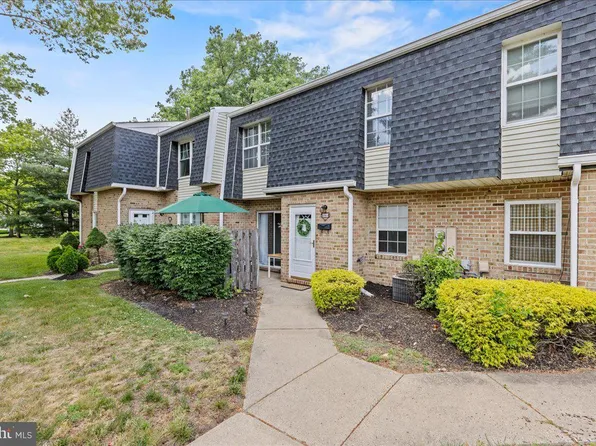 2163 Harbour Dr, Palmyra, NJ 08065