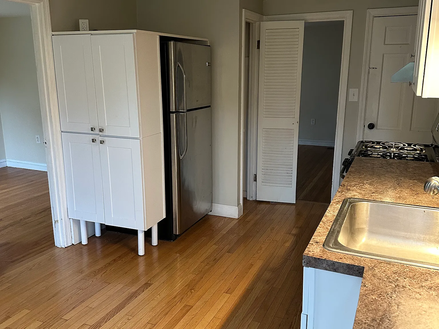 2 bed, 835 sqft, $2,100 — Photo 3