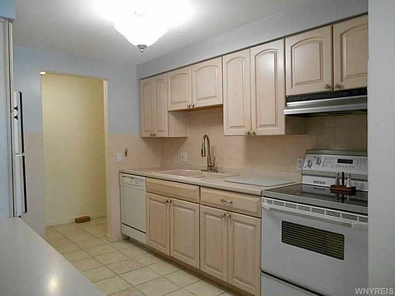 4th image of 2 Cambridge Sq APT A