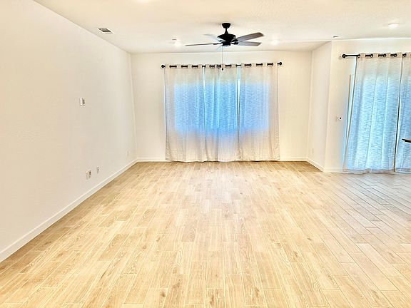 3rd image of 880 Ponderosa Way W