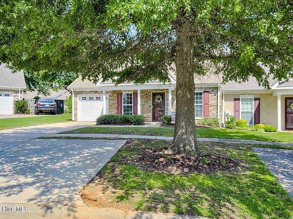 4th image of 205 Orchard Way