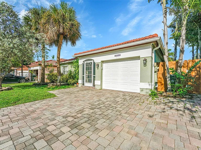 5520 NW 49th Ave — Photo 4