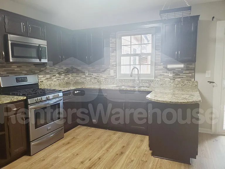 1020 Towne Manor Ct NW — Photo 4