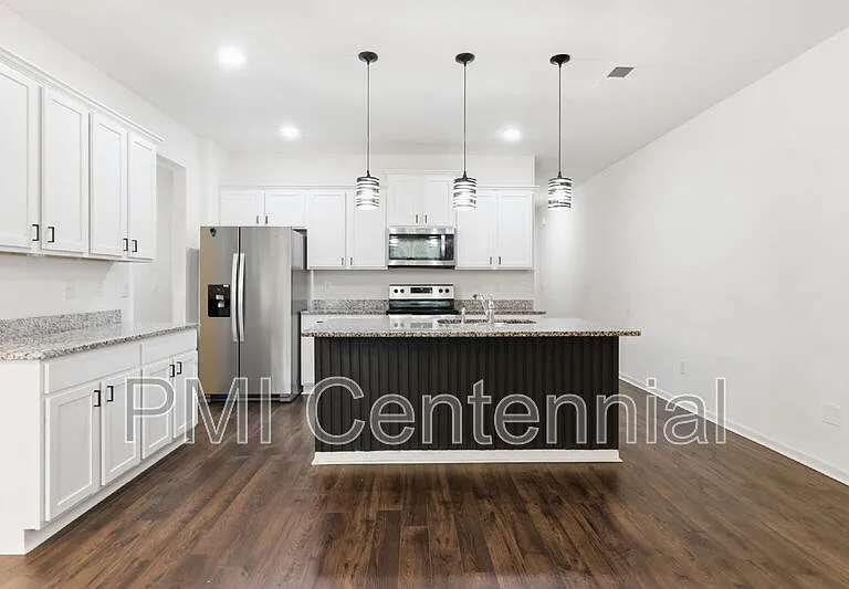 192 Hampton Cir — Photo 11