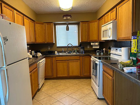 4th image of 602 La Mesa Dr