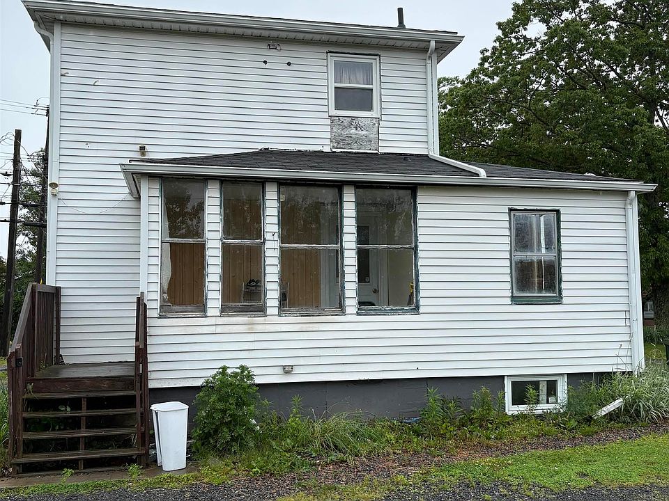 2nd image of 371 Willow St