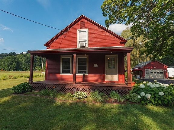 2nd image of 211 Main St