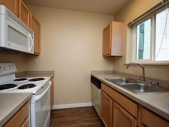 5th image of 1813 19th Ave APT 403