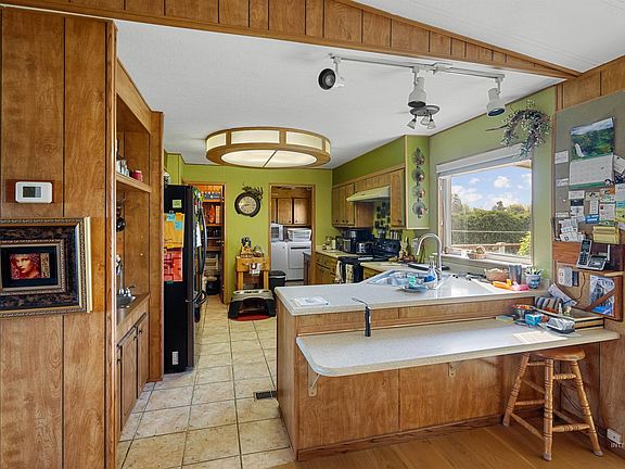 5th image of 141 Hilltop Ct