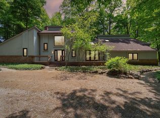 7802 Maple Ridge Dr, Northville, MI 48168