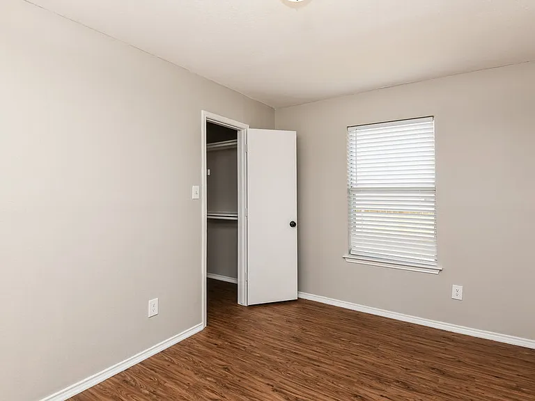 415 Faircrest Dr — Photo 13
