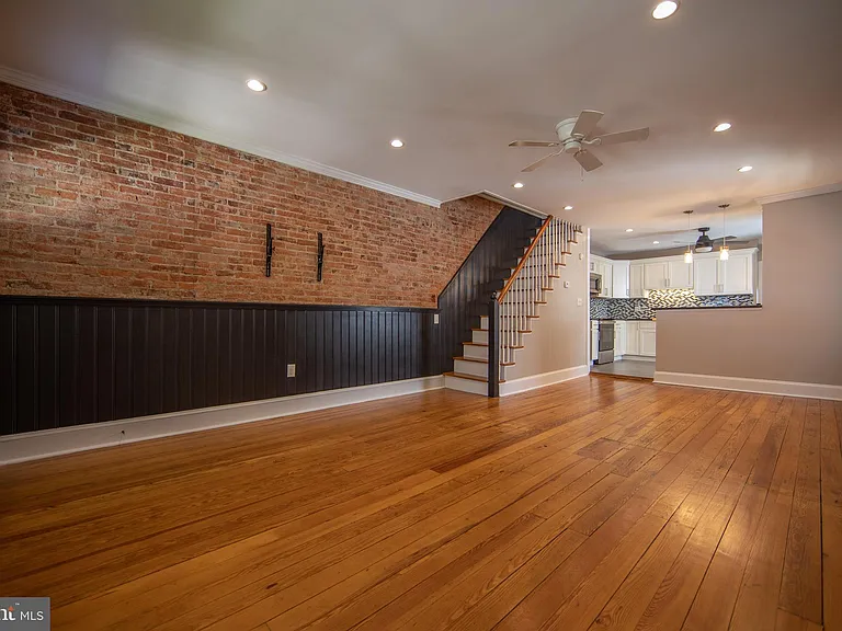 540 S Adams St — Photo 6