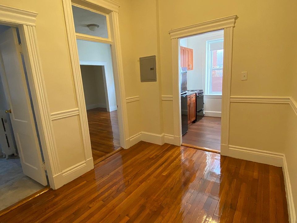 2nd image of 9 Walbridge St #2