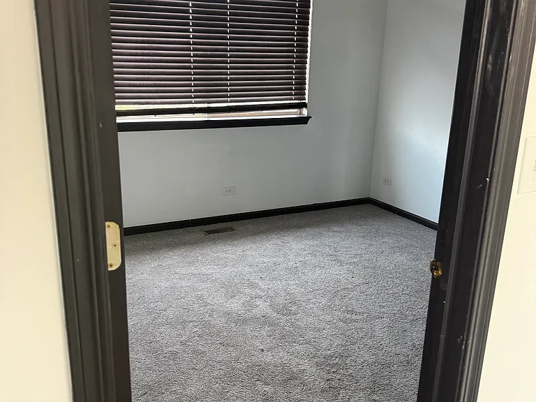 1041 Woodview Ct — Photo 12