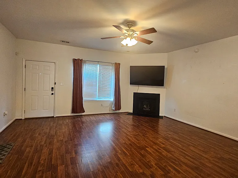 332 Summerville Ct #1 — Photo 2