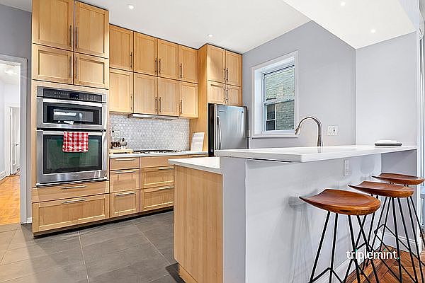 1st image of 391 Fenimore St #1