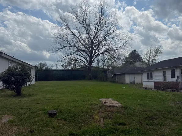 611 Brooks St, Grenada, MS 38901