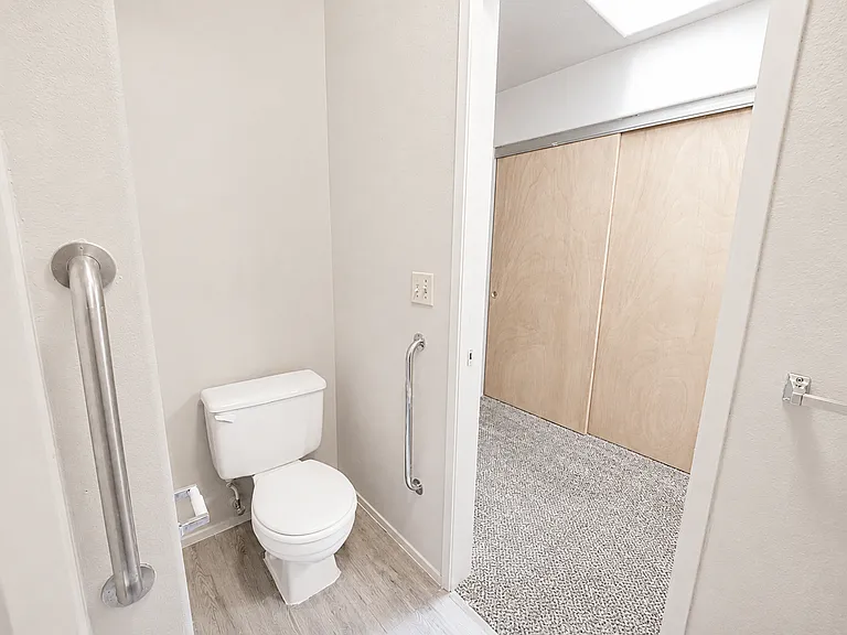 2950 NE Nikki Ct #D — Photo 20