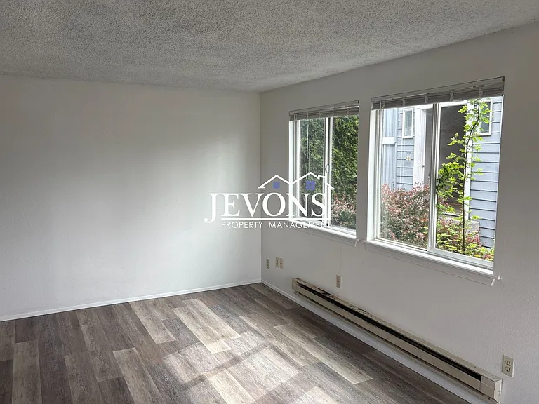 1722 E 56th St #1 — Photo 9