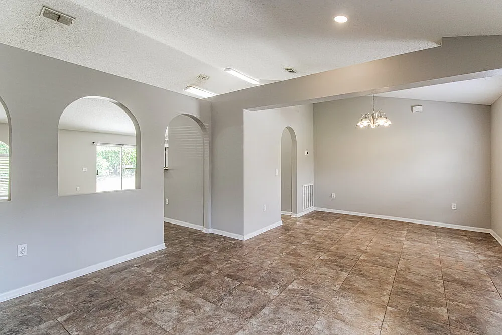 4 bed, 2.0 bath, 1811 sqft, $1,795 — Photo 4
