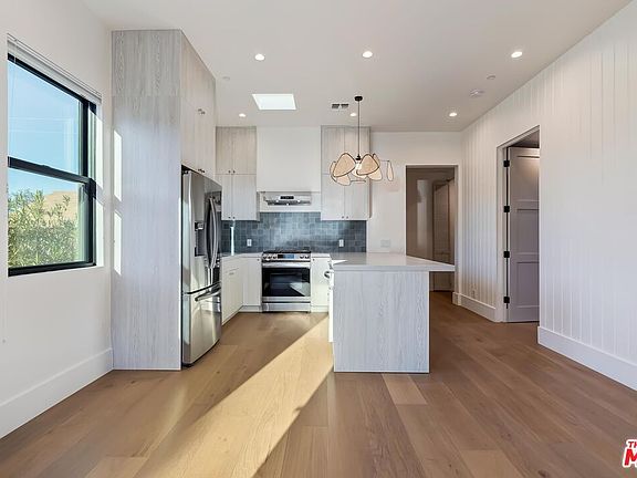 3rd image of 4174 Lincoln Ave #A