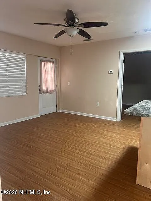 1 bed, 1.0 bath, 700 sqft, $1,000 — Photo 2