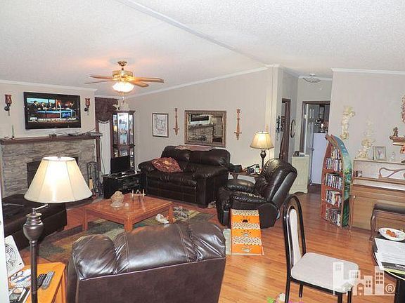 4th image of 1050 Hickory Dr NE
