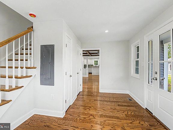 4th image of 4 S Maple Ave