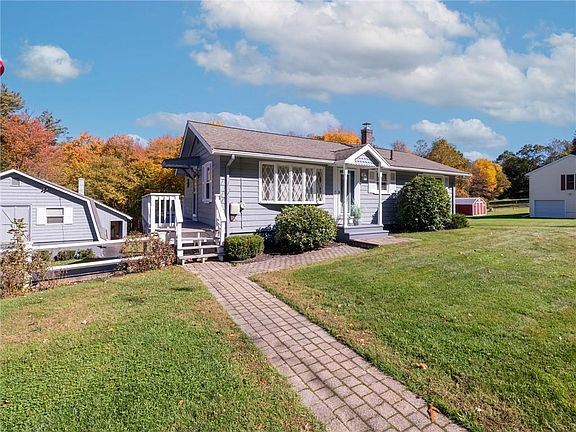5th image of 580 Wrentham Rd