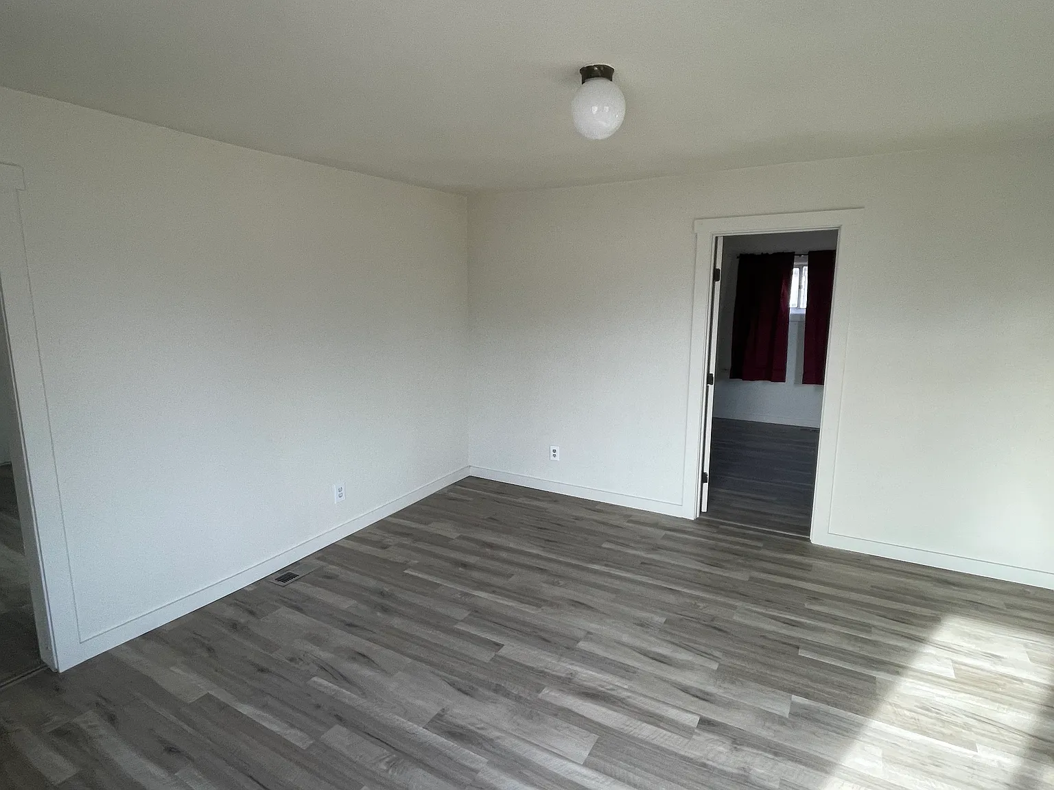 496 Rose Ave — Photo 3