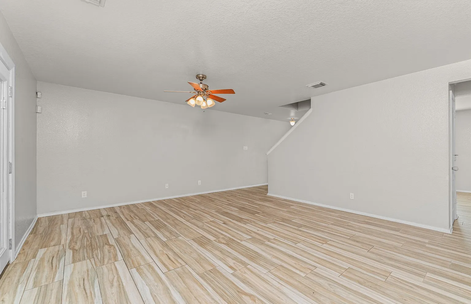 3 bed, 2.5 bath, 2144 sqft, $1,850 — Photo 3